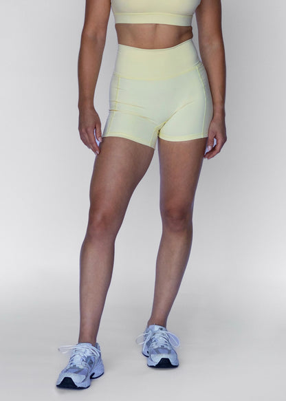 Energy Shorts 12 cm | Butter Yellow